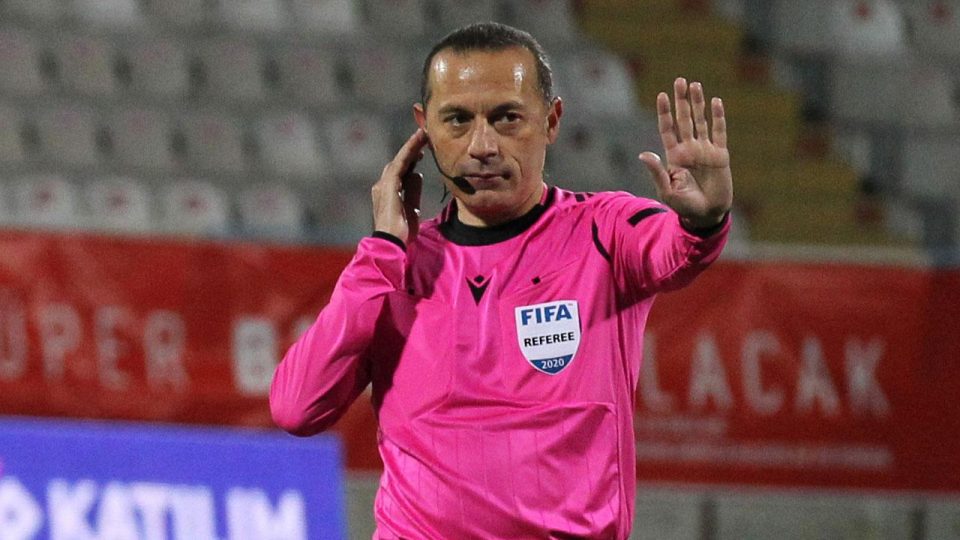 Cüneyt Çakır EURO 2020 son 16 turunda görev yapacak