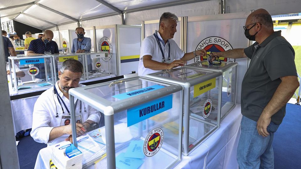 Fenerbahçe’de oy verme işlemi başladı