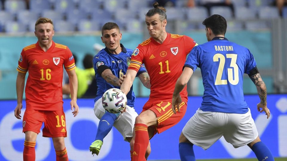 İtalya ve Galler son 16 turuna yükseldi