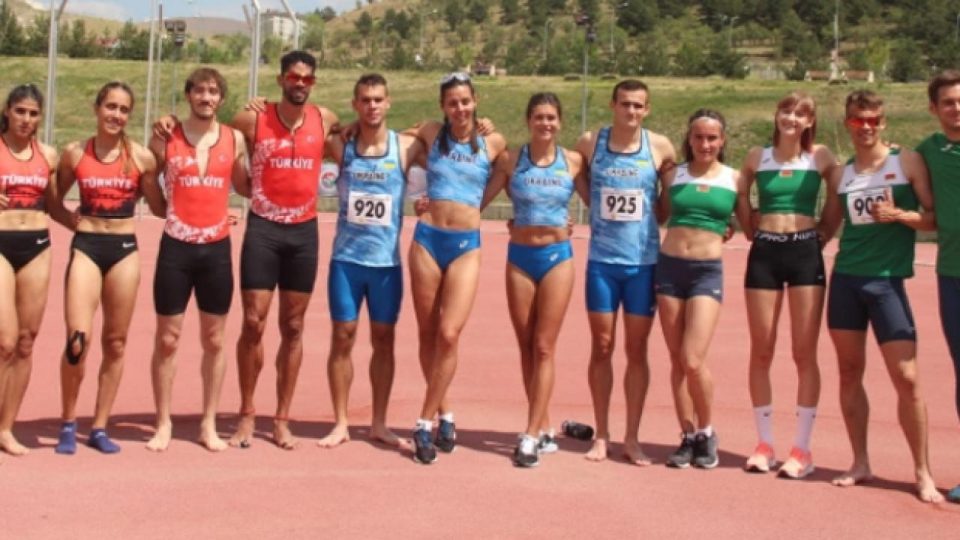 Karışık Bayrak Milli Takımı rekor kırarak olimpiyat kotasına girdi