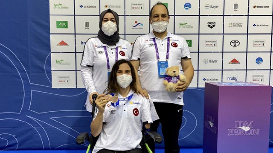 Milli yüzücü Emine Avcu’dan bronz madalya