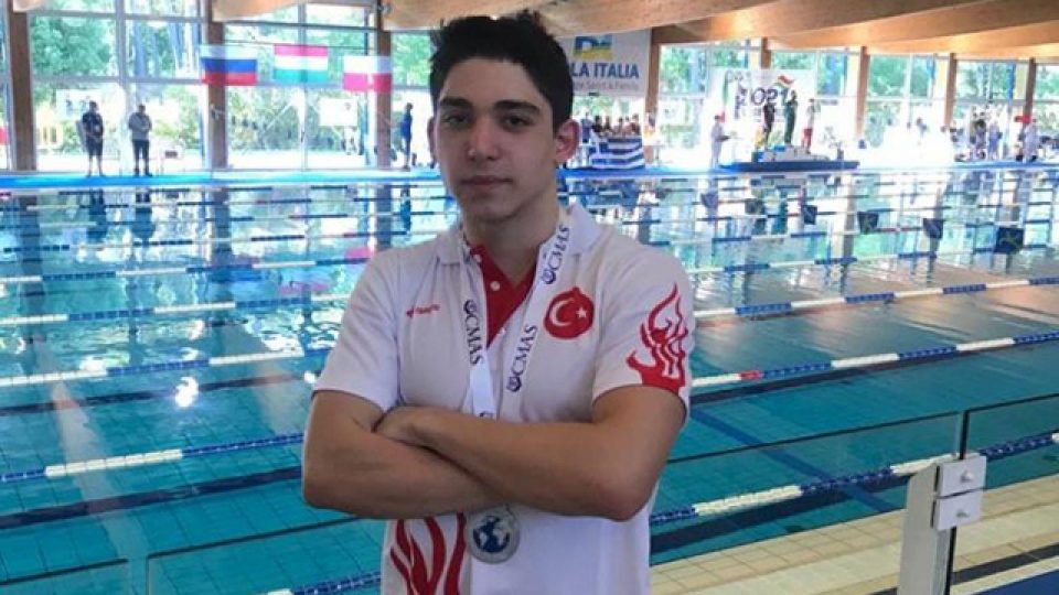 Milli yüzücü Kaan Kahraman, dünya ikincisi oldu