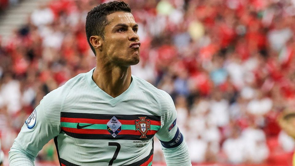 Ronaldo turnuva tarihine geçti