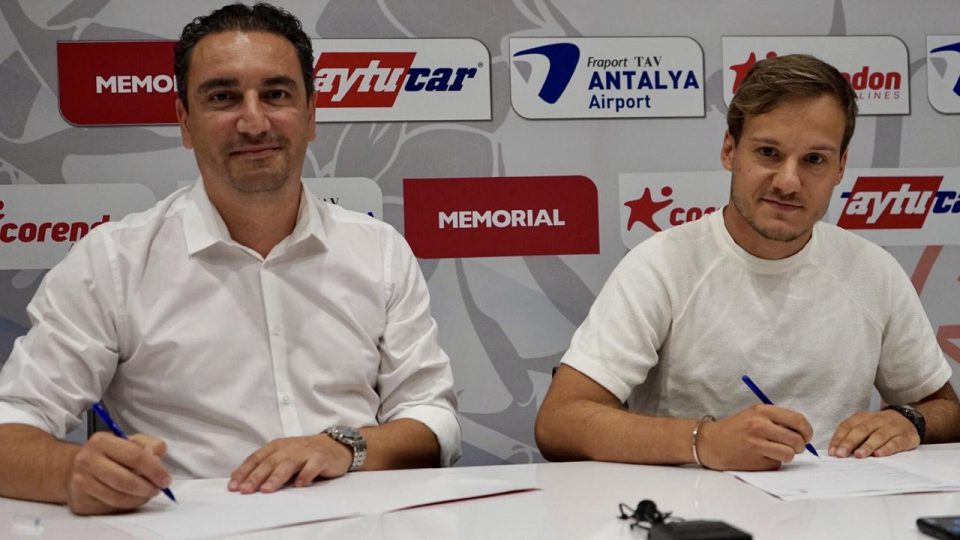 Antalyaspor Deni Milosevic’i kadrosuna kattı