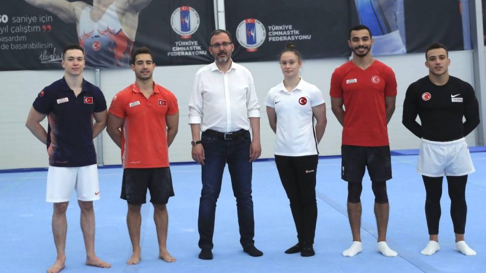 Bakan Kasapoğlu olimpik sporcularla buluştu
