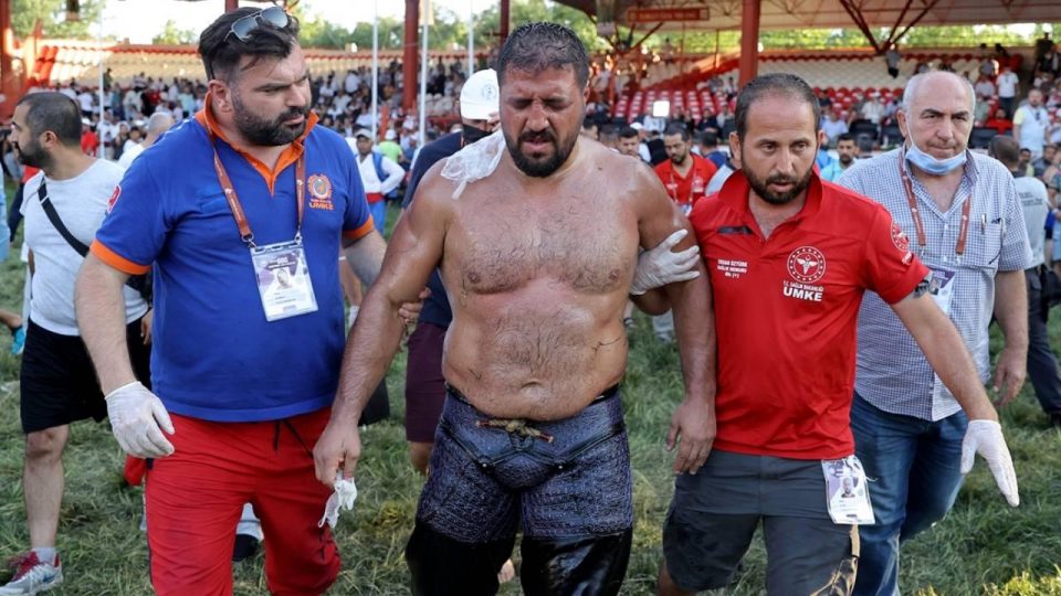 Başpehlivan Recep Kara, Kırkpınar’da baygınlık geçirdi