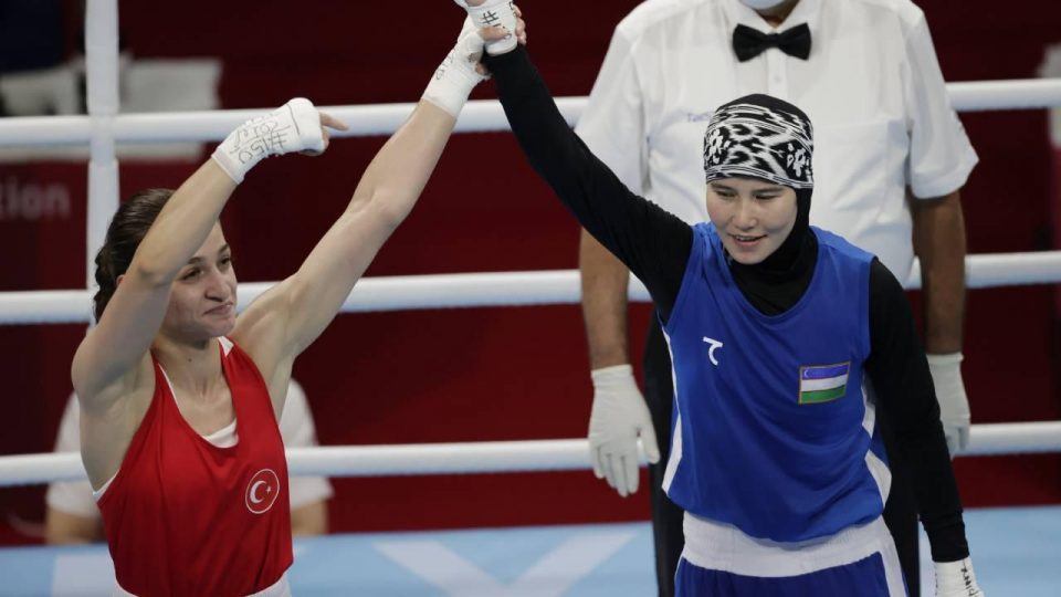 Buse Naz Çakıroğlu çeyrek finalde