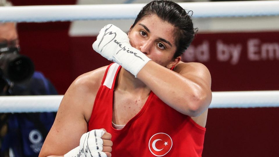 Busenaz Sürmeneli 13 yıllık hasrete son verdi