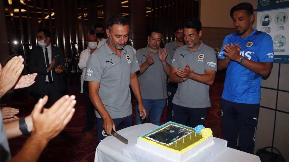 Fenerbahçe’de Vitor Pereira’nın doğum günü kutlandı