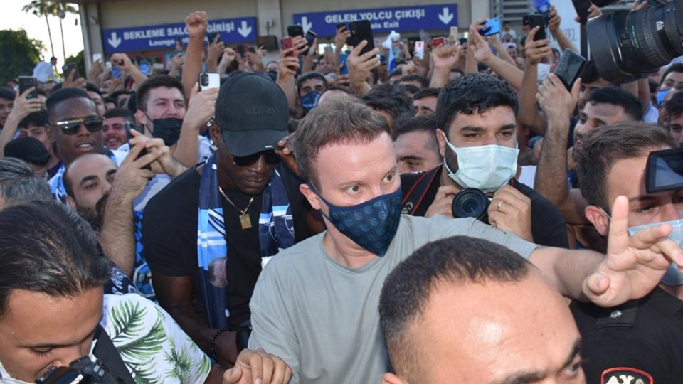 Mario Balotelli’ye Adana’da coşkulu karşılama