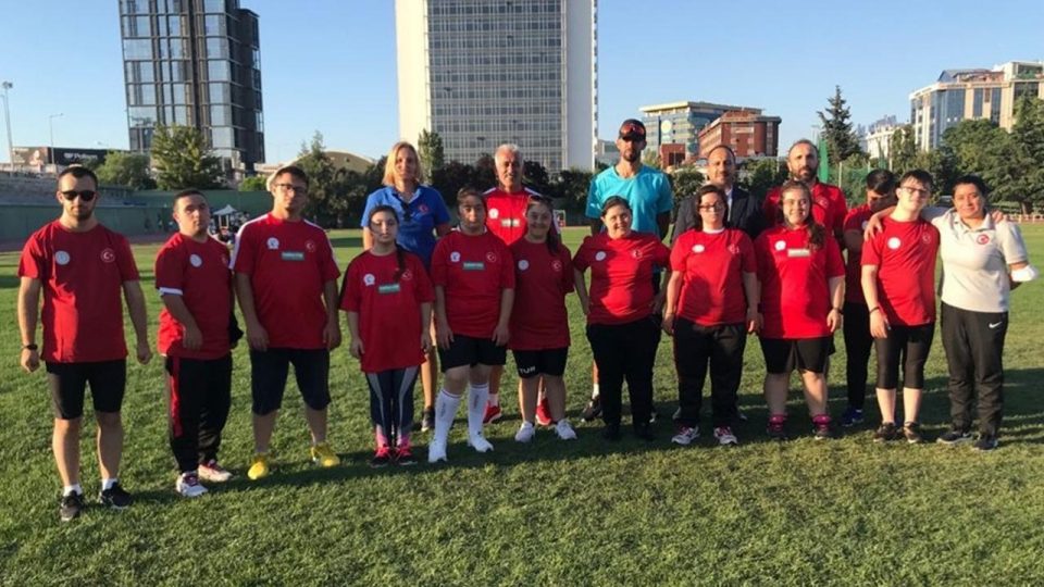 Milli atlet Yasmani Copello’dan özel sporculara ziyaret