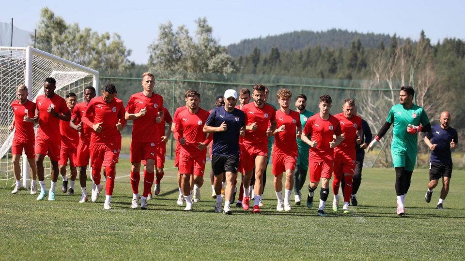 Sivasspor 6 futbolcuyla yollarını ayırdı