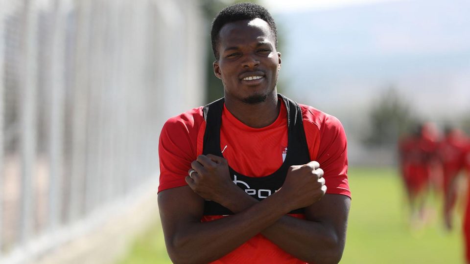 Sivasspor Isaac Cofie ile sözleşme yeniledi