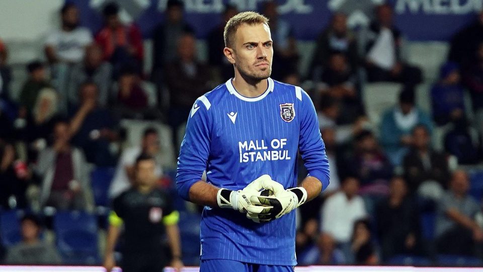Beşiktaş Mert Günok ile sözleşme imzaladı