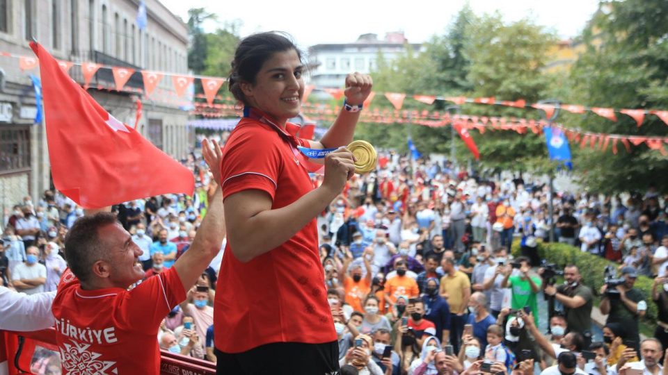 Busenaz Sürmeneli Trabzon’da coşkuyla karşılandı