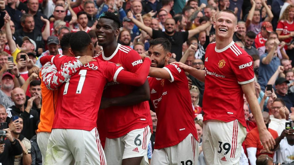 Manchester United’dan beş gollü açılış