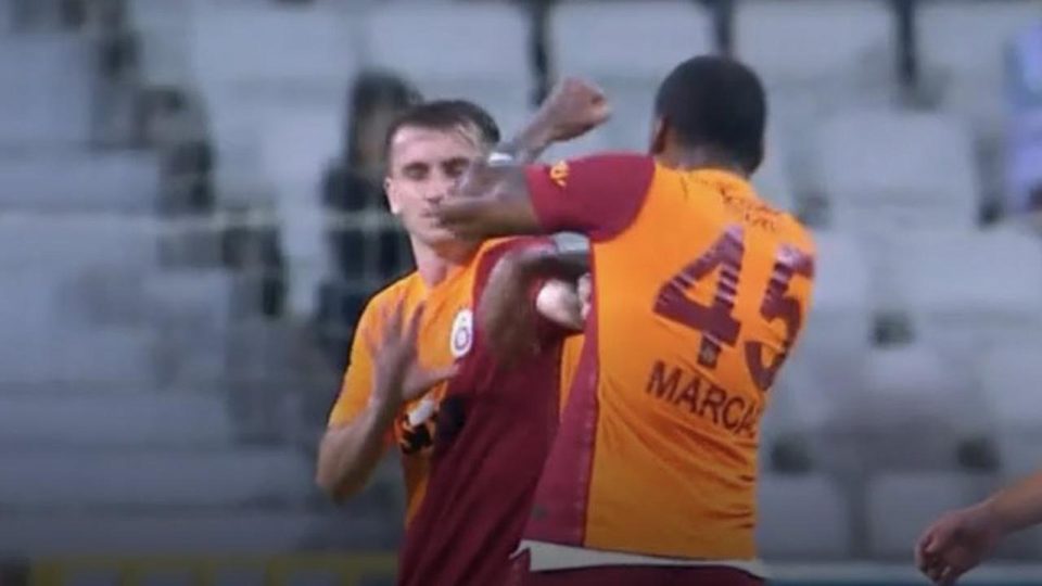 Marcao takım arkadaşı Kerem Aktürkoğlu’nu yumrukladı