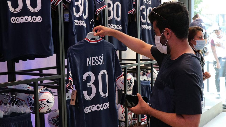 Messi forması 1 milyondan fazla satıldı