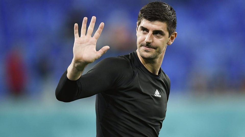 Real Madrid kaleci Courtois’nın sözleşmesini yeniledi