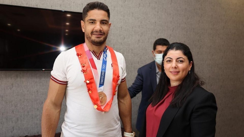 Taha Akgül’den Kastamonu’daki afetzedelere bağış