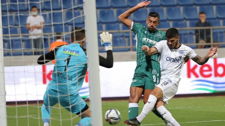 4 gollü maçta kazanan çıkmadı