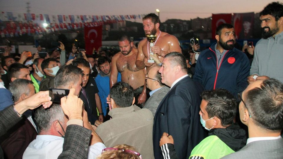 Alaplı Yağlı Güreşleri’nde başpehlivan İsmail Balaban oldu