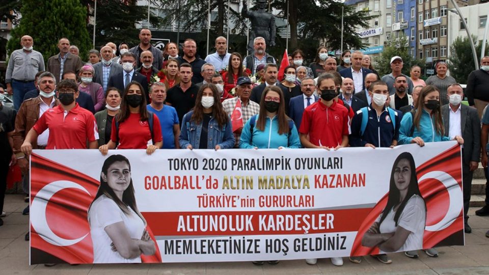 “Altın” kız kardeşler Tokat’ta coşku ile karşılandı