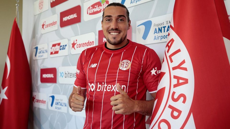 Antalyaspor Enzo Crivelli ile sözleşme imzaladı