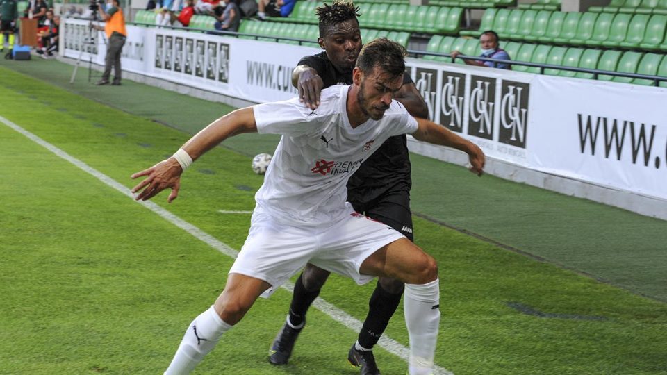 Sivasspor’da savunma oyuncusu Goutas forvetleri geçti