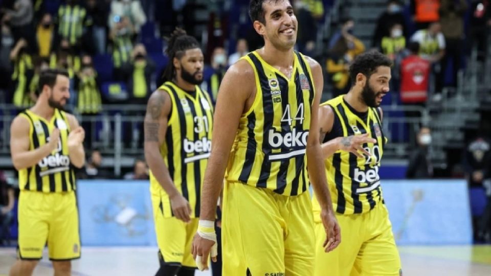 Derbide kazanan Fenerbahçe Beko