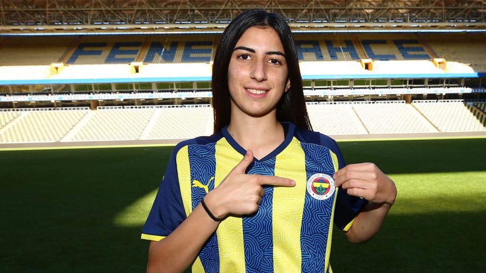 Fenerbahçe’den kadın futbol takımına takviye