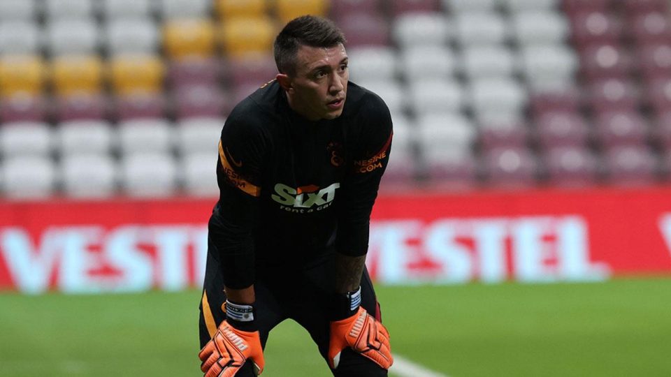 Galatasaray’da Fernando Muslera’yı yine zorlu bir yolculuk bekliyor.