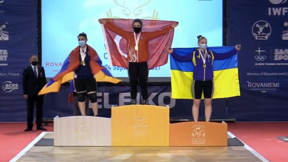 Milli halterci Sera Yenigün Avrupa’da biri altın 3 madalya kazandı