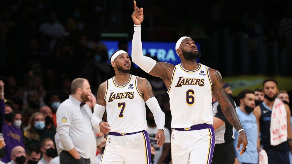 NBA’de Lakers ilk galibiyetini aldı