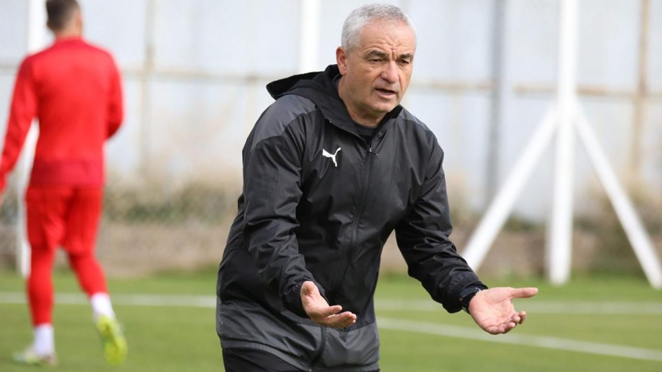 Rıza Çalımbay’dan hakemlere uyarı
