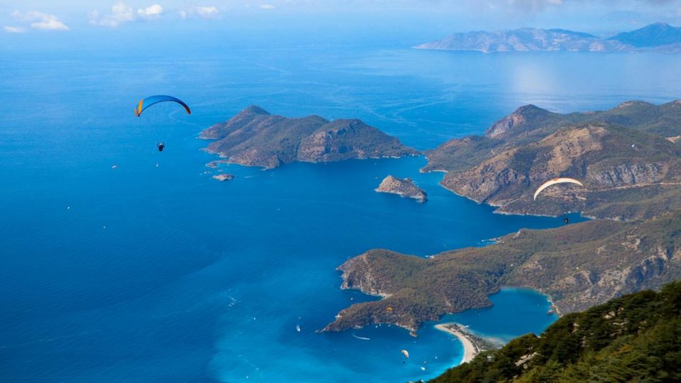 Yamaç paraşütünün “en iyi akrobasi pilotları” Fethiye’de buluşacak