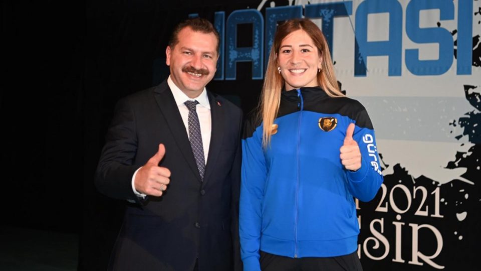 Yasemin Adar Balıkesir Büyükşehir Belediyespor adına güreşecek