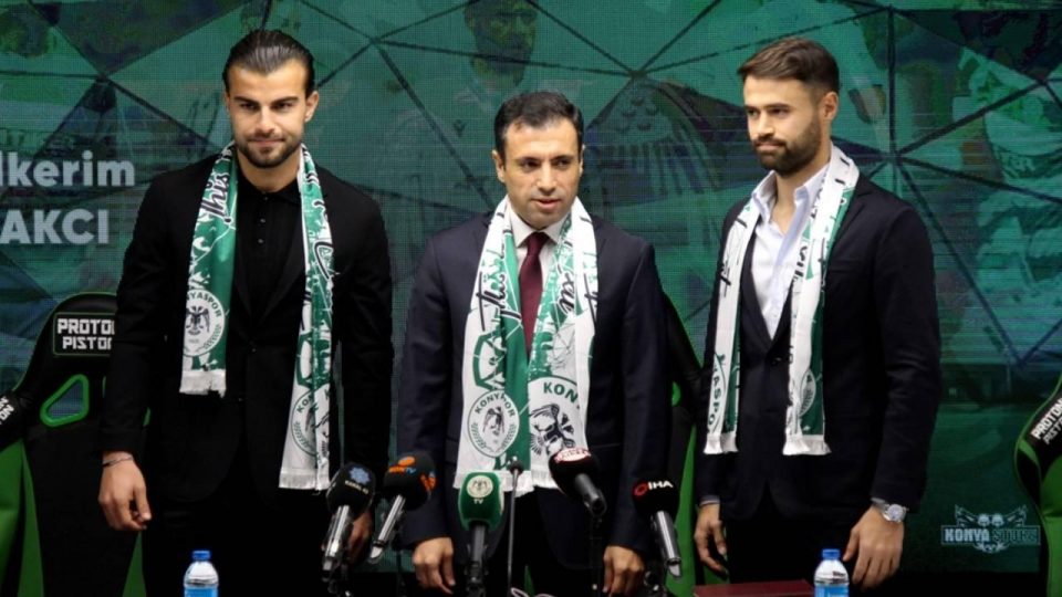 Konyaspor iki futbolcuyla sözleşme uzattı