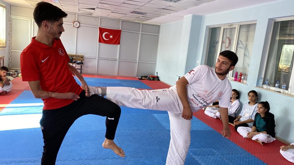 Para tekvandocu Samet Doğan adını dünyaya duyurmak istiyor