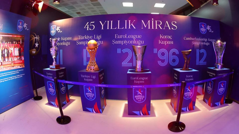 Anadolu Efes 45 yıllık mazisini sergiliyor