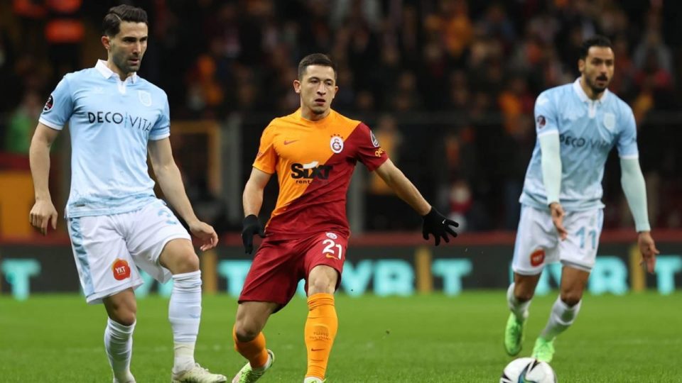 Aslan 1 puanı son anlarda kaptı