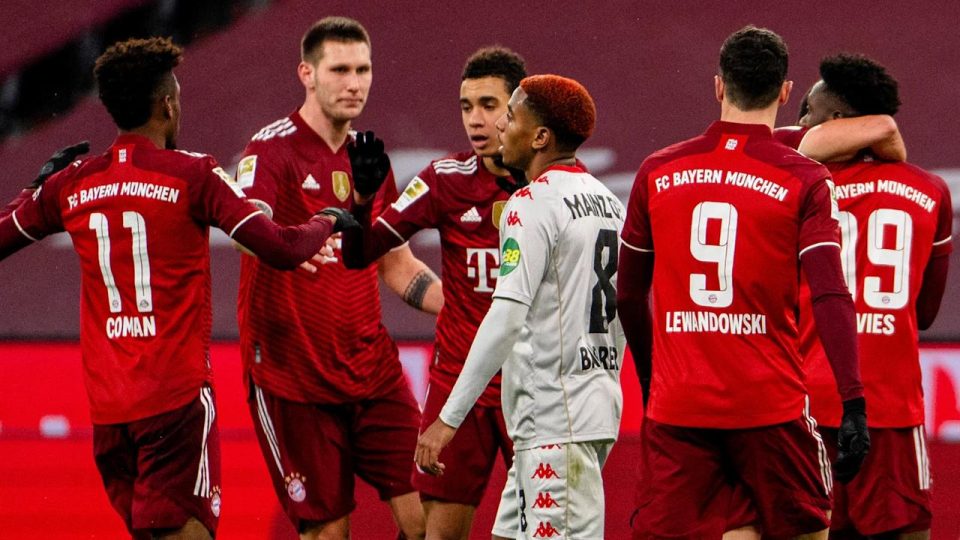 Bayern Münih puan farkını açıyor