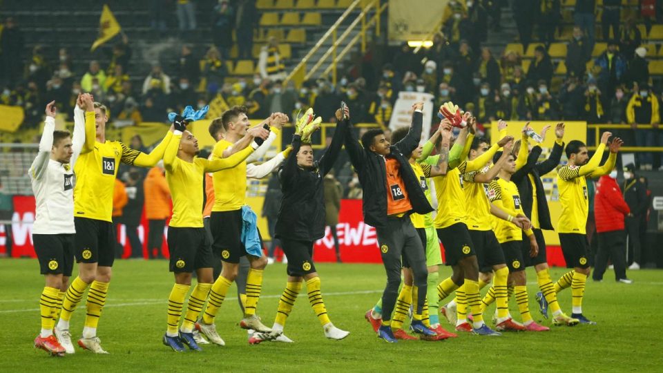 Borussia Dortmund 3 puanı 3 golle aldı