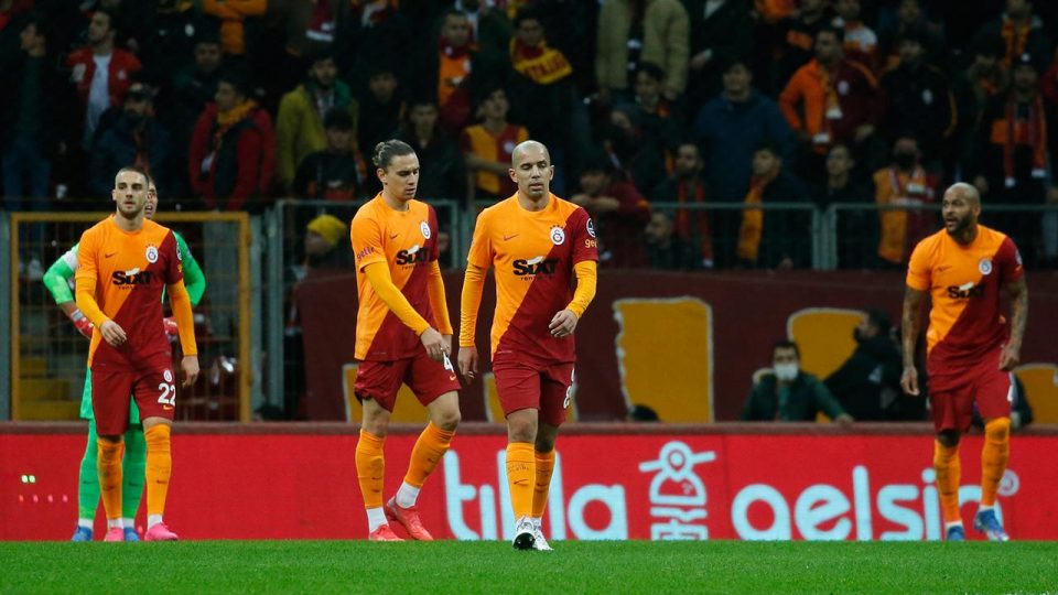 Galatasaray liderin 16 puan gerisine düştü