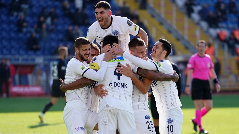 Kasımpaşa kötü gidişata ‘dur’ dedi