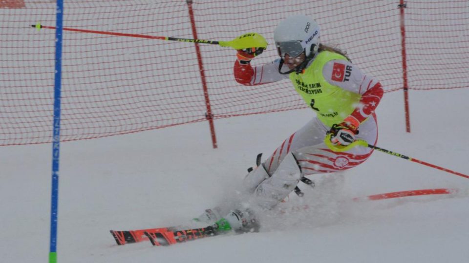 Kayak Alp Disiplini FIS Anadolu Kupası’nda milli sporculardan 5 madalya