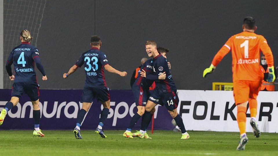 Trabzonspor fırtınası İzmir’de de esti