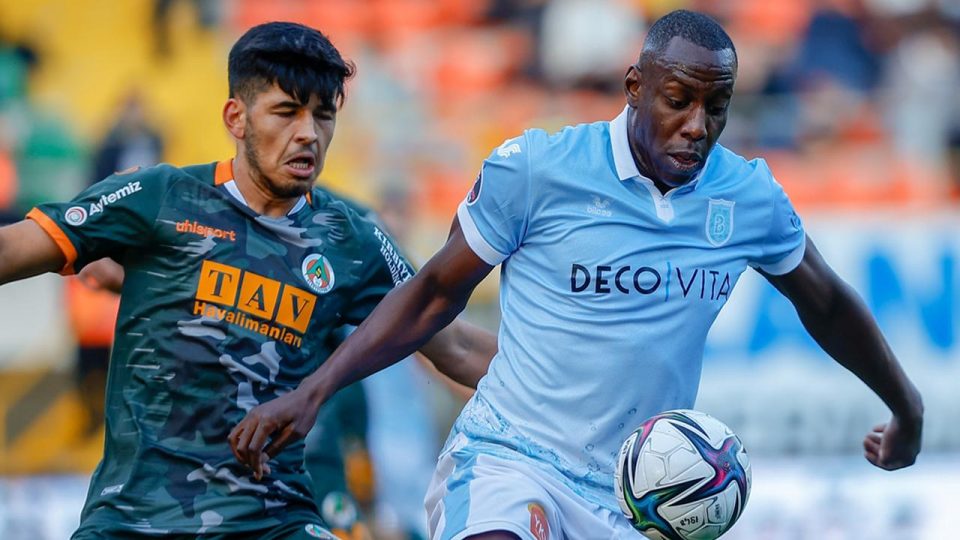 Alanyaspor Başakşehir’i ağırlıyor