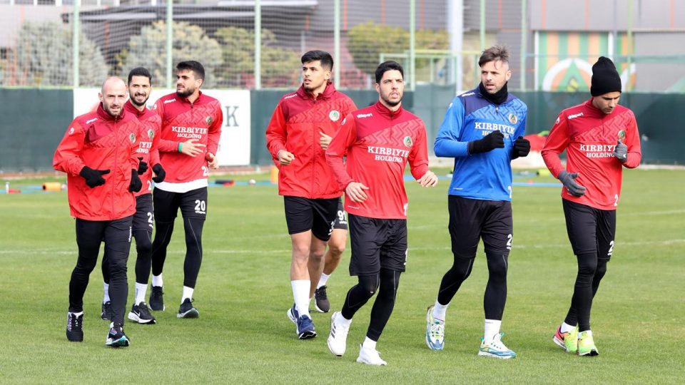 Alanyaspor ligde ve kupada iddialı