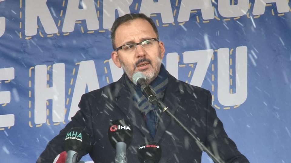 Bakan Kasapoğlu: Geleceğin sporcularını yetiştiriyoruz